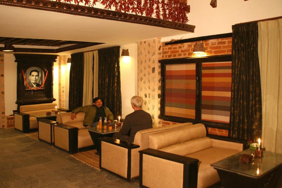 Lobby lounge