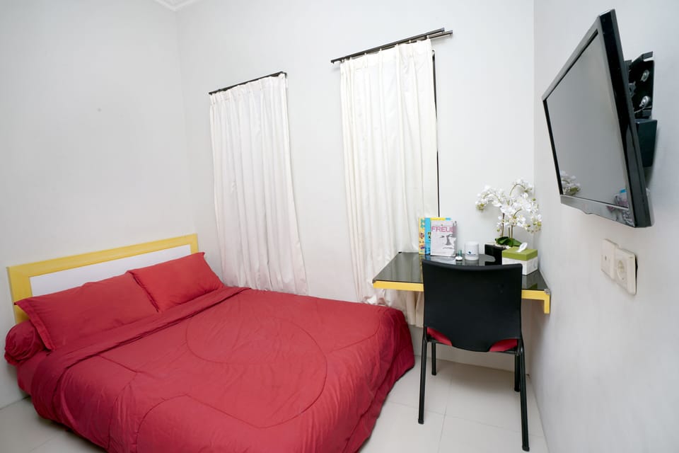 Deluxe Room | Desk, free WiFi, bed sheets