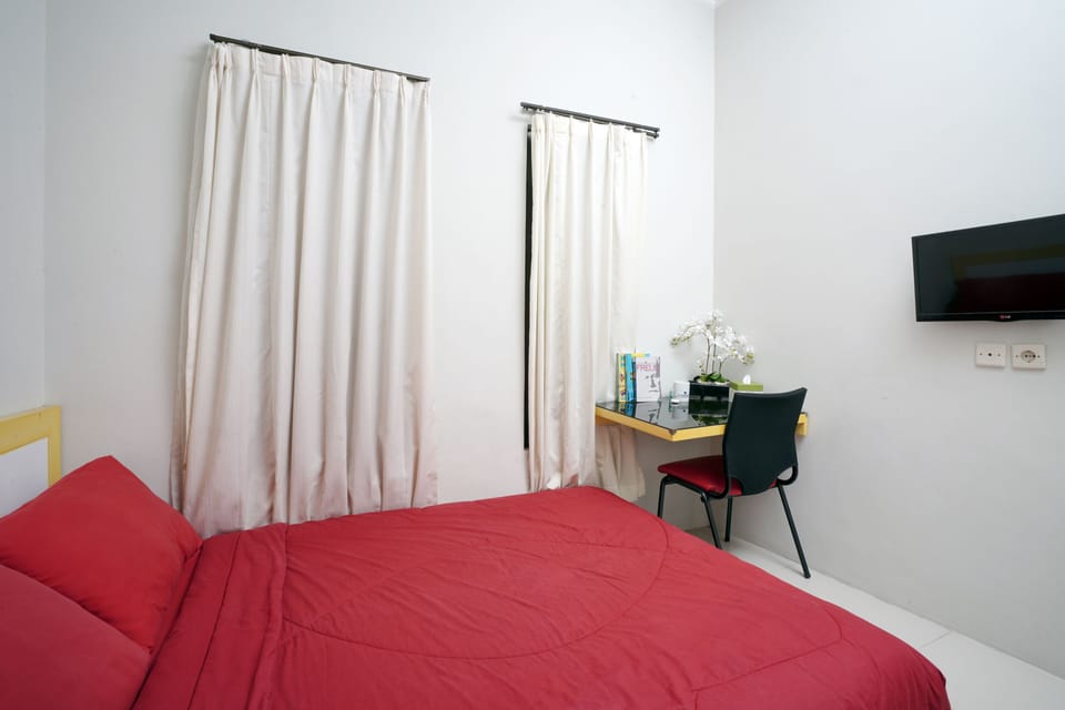 Deluxe Room | Desk, free WiFi, bed sheets