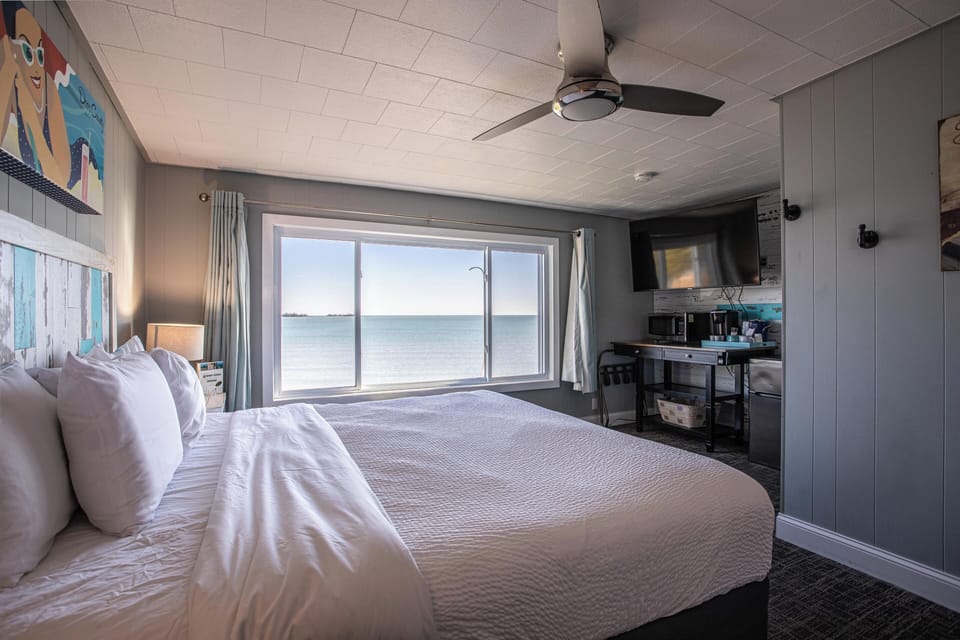 Comfort Room 201, Not Pet Friendly | Premium bedding, individually decorated, individually furnished