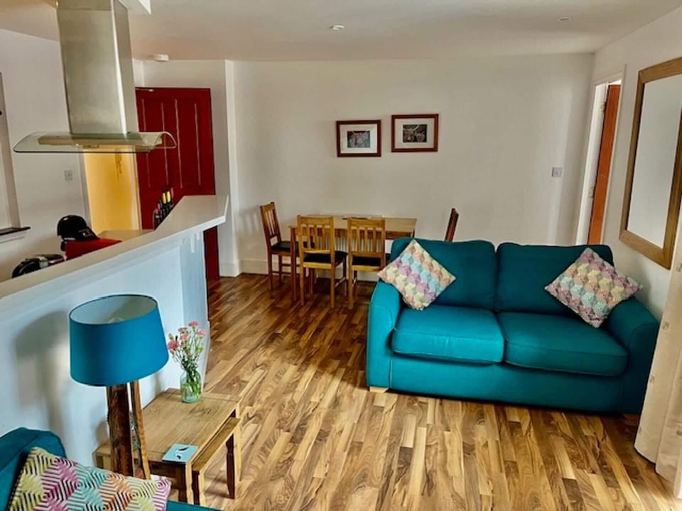 Apartment | Living area | 30-inch TV with digital channels