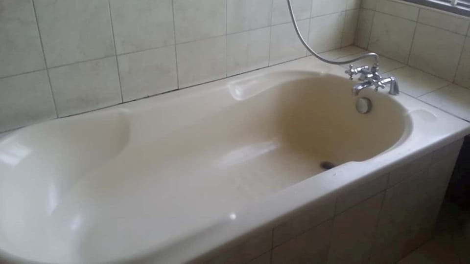 Studio Suite | Deep soaking bathtub