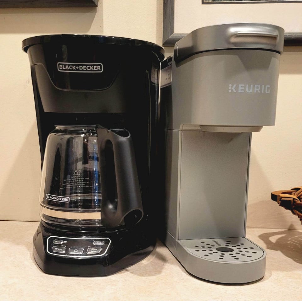 Keurig and 12 cup coffee machines 