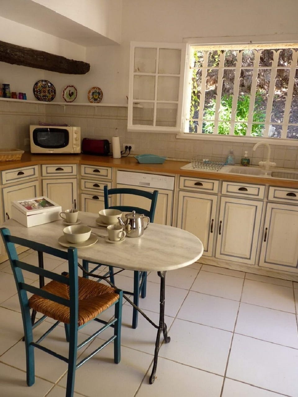 Provencal fully equiped kitchen