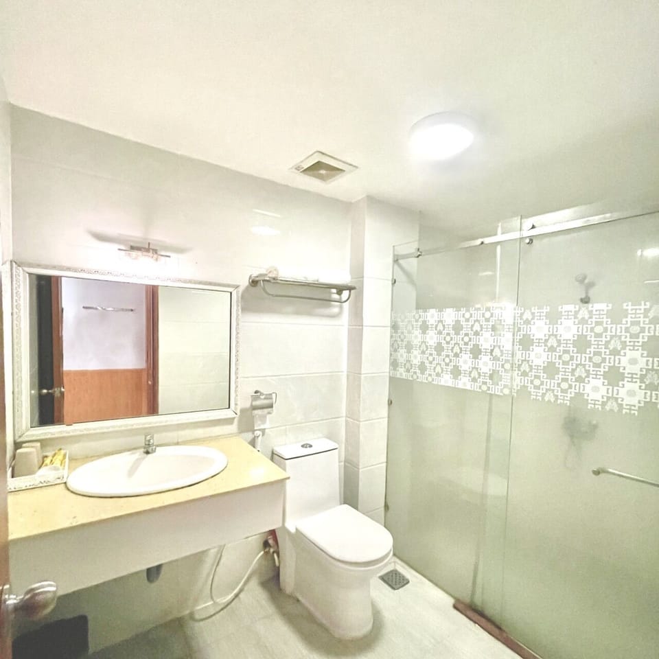 Standard Double Room | Bathroom | Rainfall showerhead, free toiletries, hair dryer, slippers