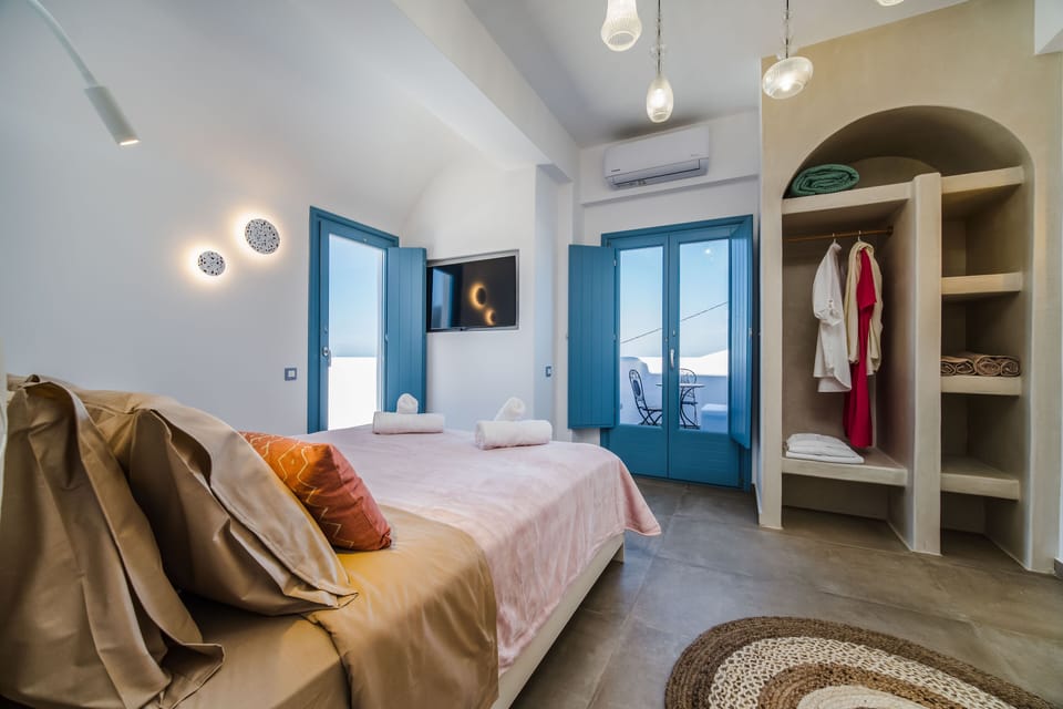 Honeymoon Suite, Hot Tub, Sea View | Premium bedding, soundproofing, iron/ironing board, free WiFi
