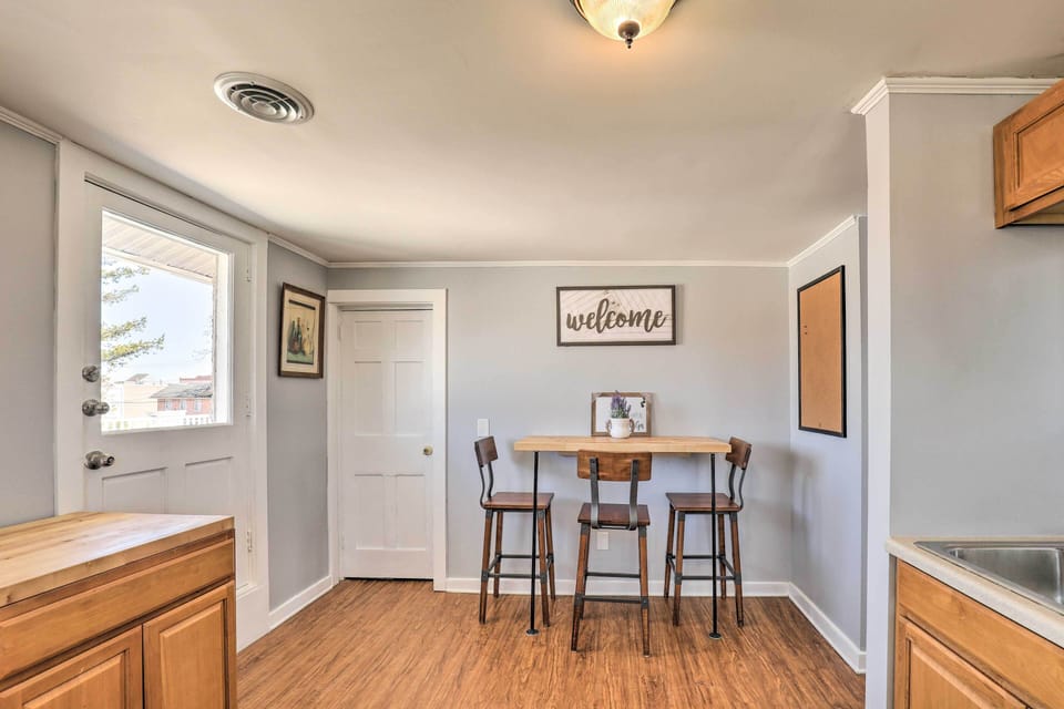 Breakfast Nook | Balcony Access