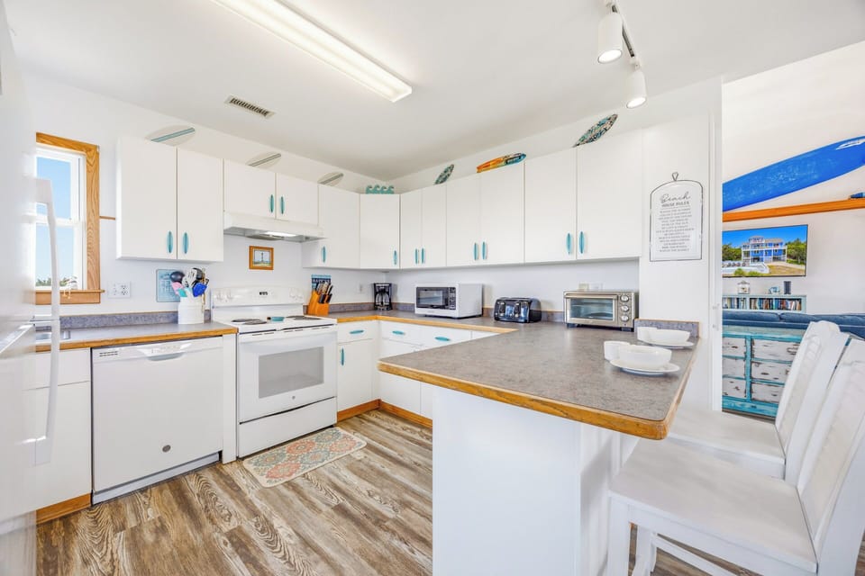 Surf or Sound Realty - 947 - Creative Image - Kitchen -2