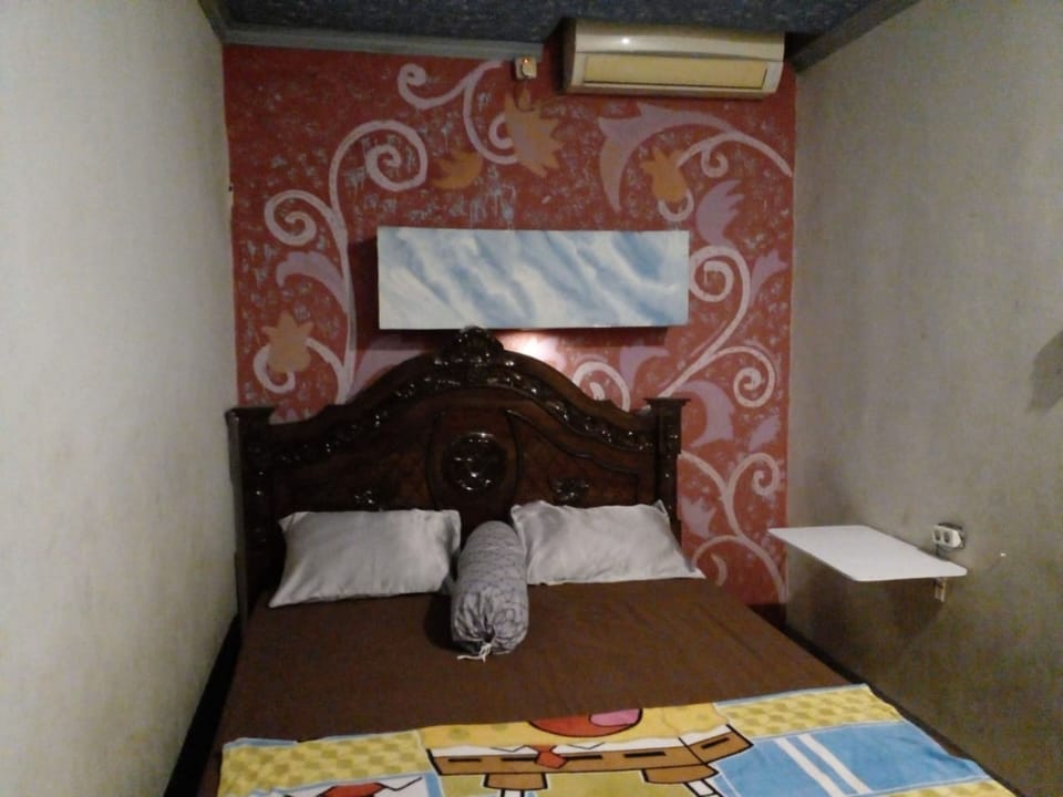 Standard Room | Desk, bed sheets