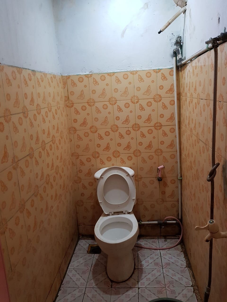 Standard Room | Bathroom | Shower, free toiletries, towels