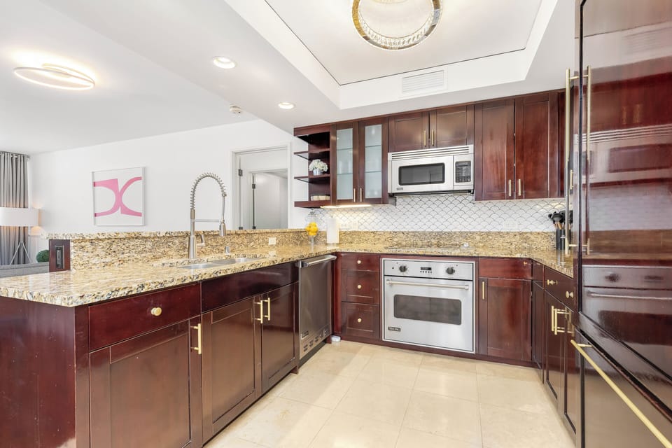Spacious kitchen with everything you need