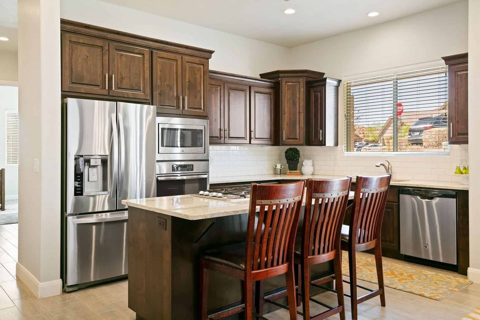 Kitchen Bar with Seating for 3