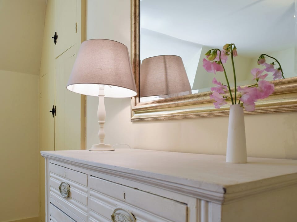 Twin bedroom | Dulcie Cottage, Preston Crowmarsh, near Wallingford