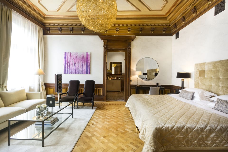 Junior Suite | Premium bedding, minibar, in-room safe, desk
