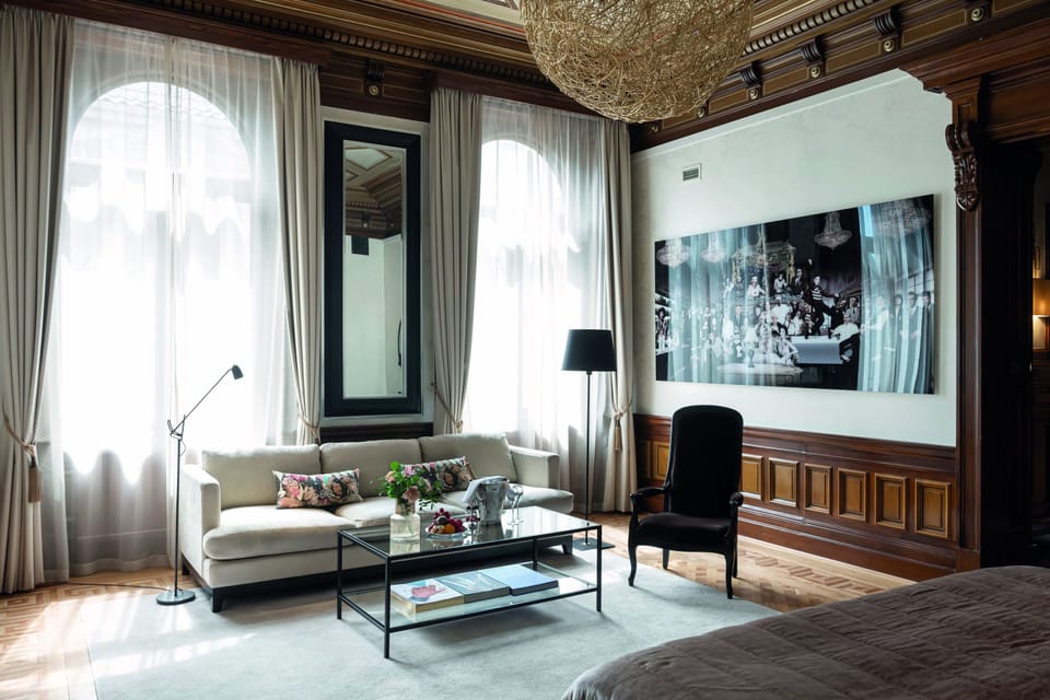 Junior Suite | Premium bedding, minibar, in-room safe, desk