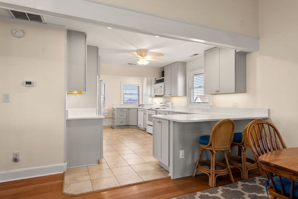DU912: Chez la Mer | Top Level Kitchen
