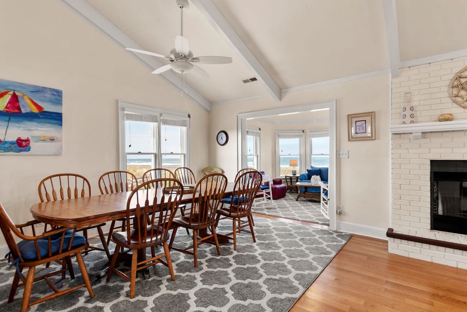 DU912: Chez la Mer | Top Level Dining Area