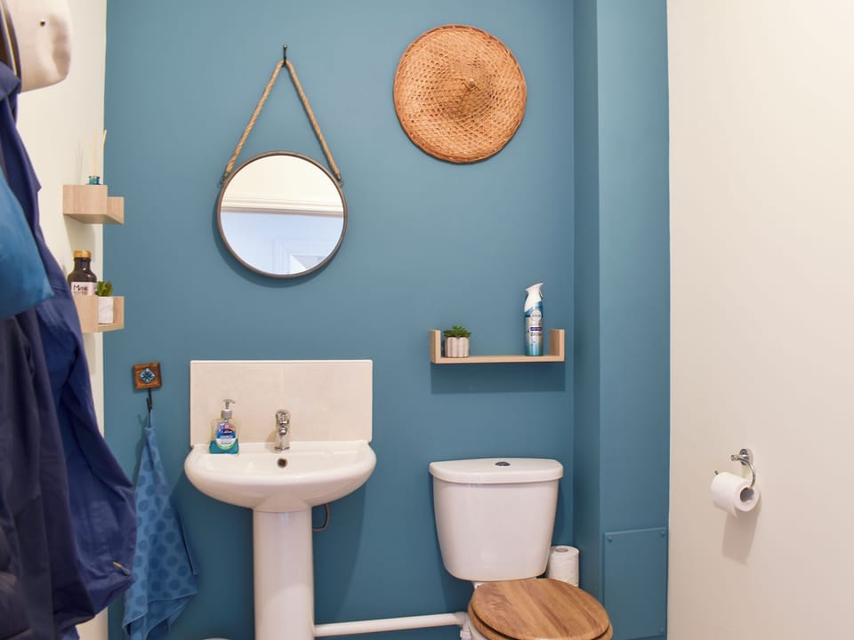 Bathroom | Crown Cottage, Horsted Keynes