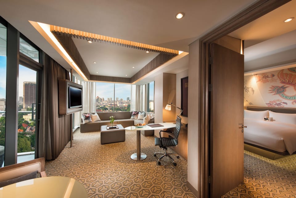 Deluxe Suite, 1 King Bed | Living room | 55-inch flat-screen TV with digital channels, TV, Netflix