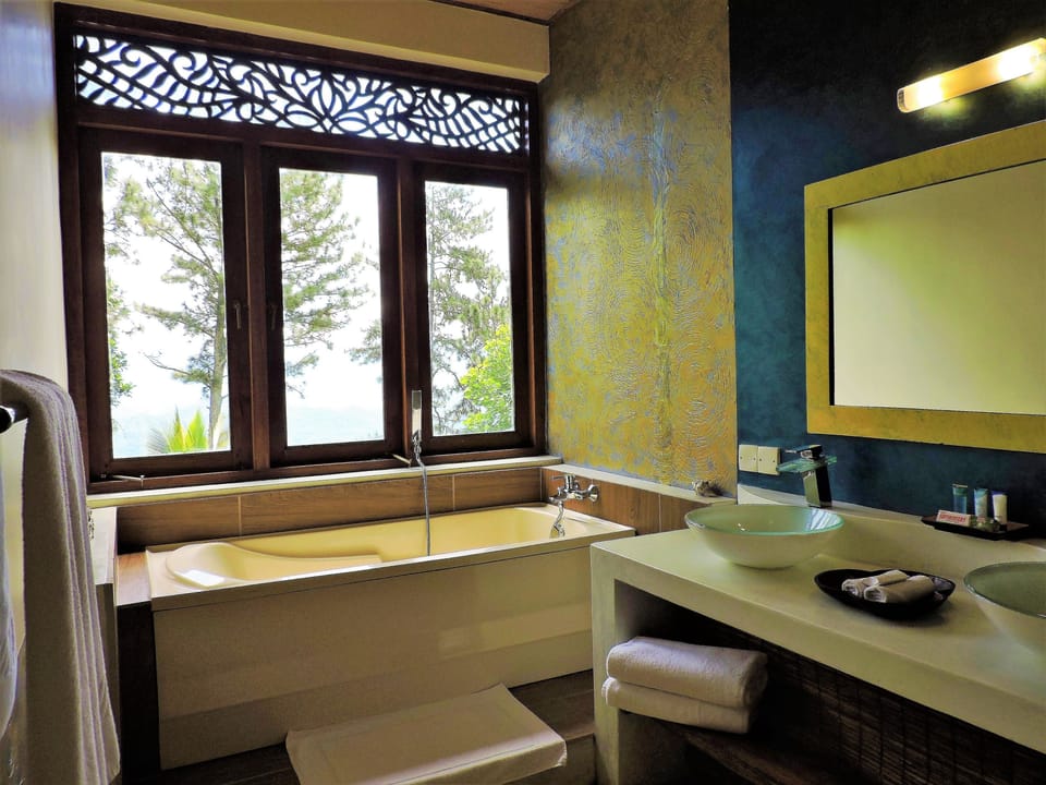 Suite, 1 Double Bed, Non Smoking, Mountain View | Bathroom | Free toiletries, hair dryer, bathrobes, slippers