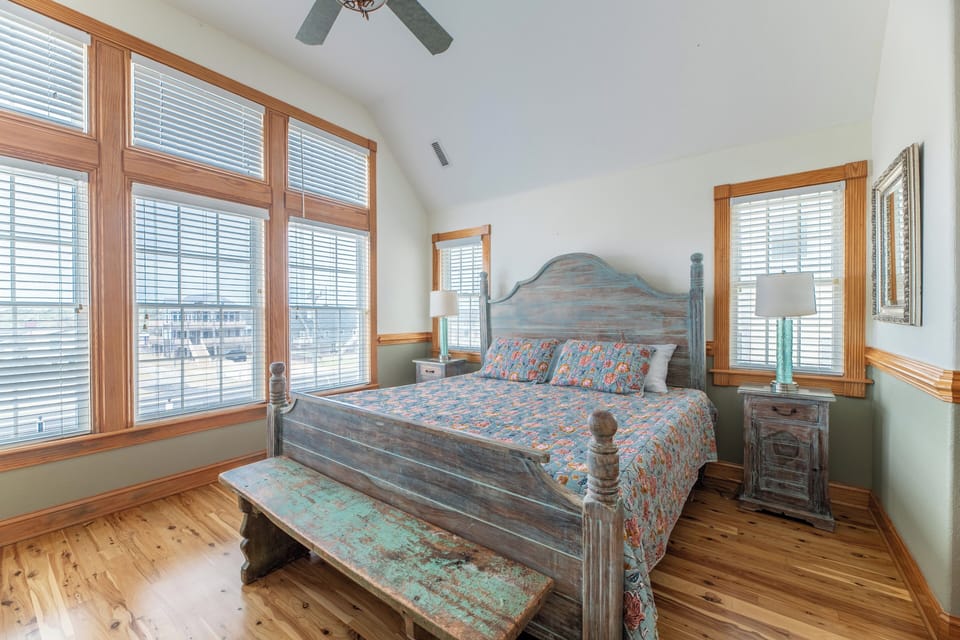 Upper Level En-Suite