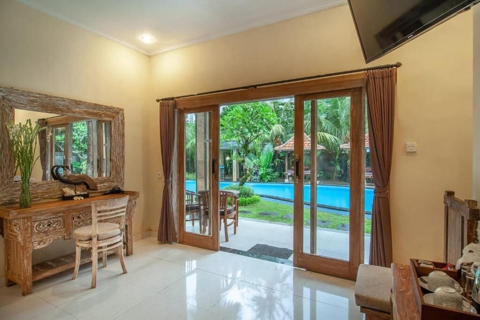Executive Suite, 1 Bedroom, Pool View | Terrace/patio