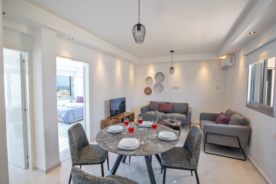 Apartment, 2 Bedrooms, Balcony, Ocean View | Living area