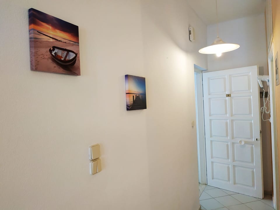Studio, 1 Bedroom, Balcony | 1 bedroom, bed sheets