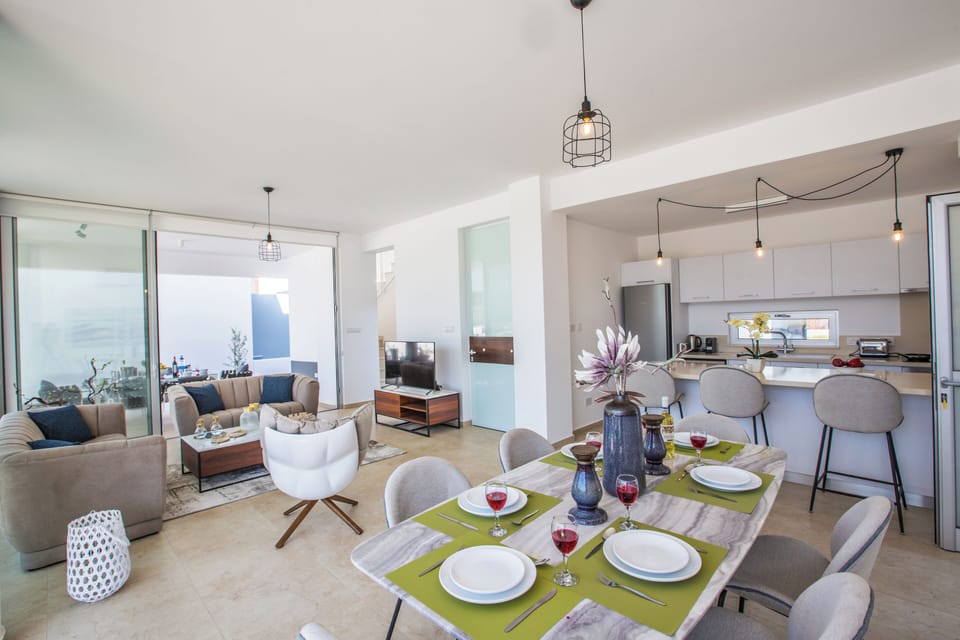 Villa, 3 Bedrooms, Smoking, Private Pool | Dining