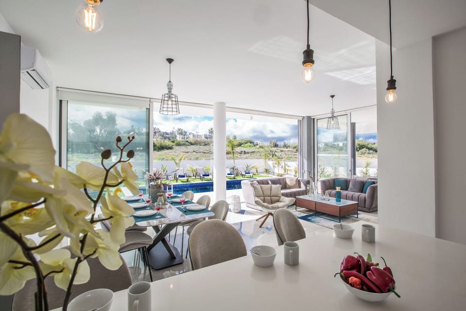 Villa, 3 Bedrooms, Smoking, Private Pool | Dining