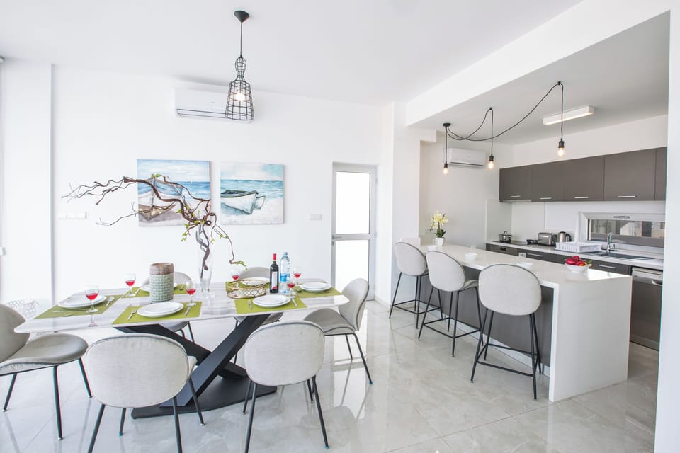 Villa, 3 Bedrooms, Smoking, Private Pool | Dining