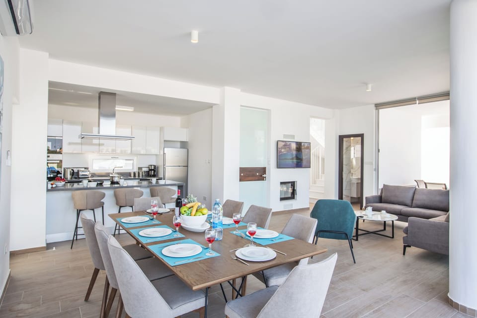 Villa, 5 Bedrooms, Smoking, Private Pool | Dining