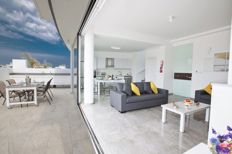Villa, 2 Bedrooms, Smoking, Private Pool | Living area