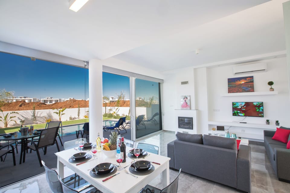 Villa, 2 Bedrooms, Smoking, Private Pool | Interior