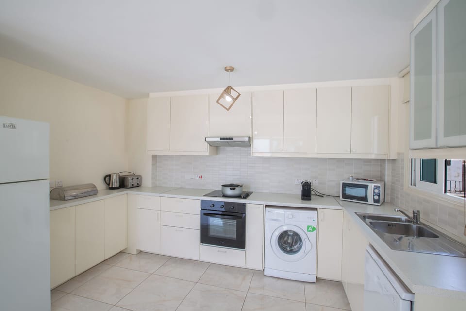 Villa, 4 Bedrooms, Smoking, Private Pool | Private kitchen | Microwave, coffee/tea maker