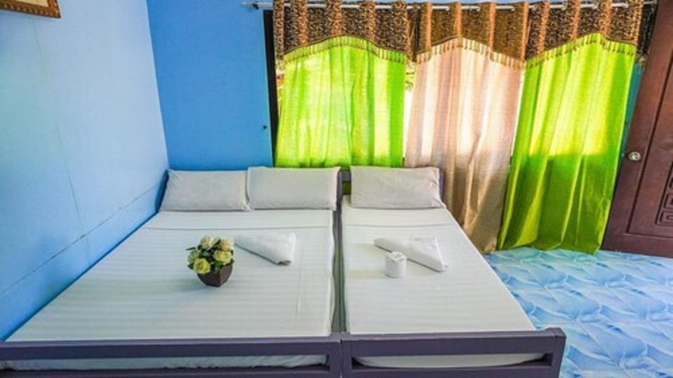 Family Room | Desk, rollaway beds, free WiFi, bed sheets