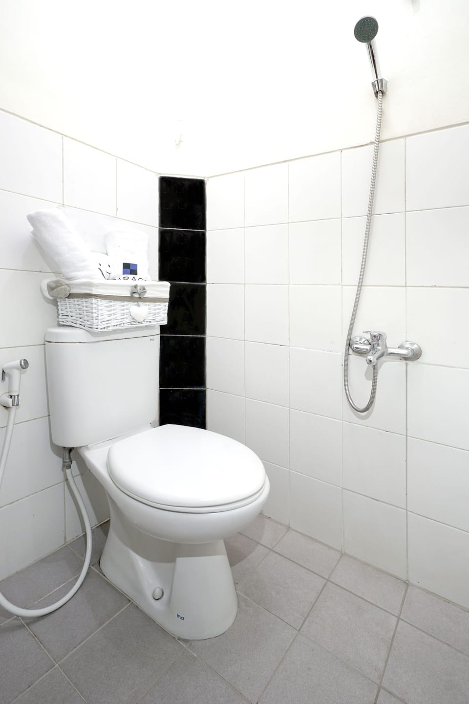 Deluxe Room | Bathroom | Shower, towels, soap, shampoo