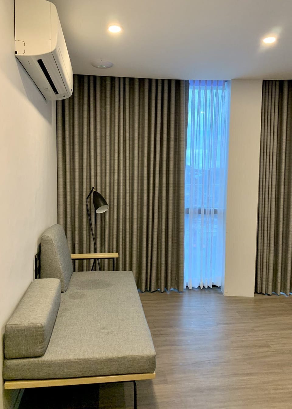 JET Black Suite | Living area | 52-inch Smart TV with cable channels, TV