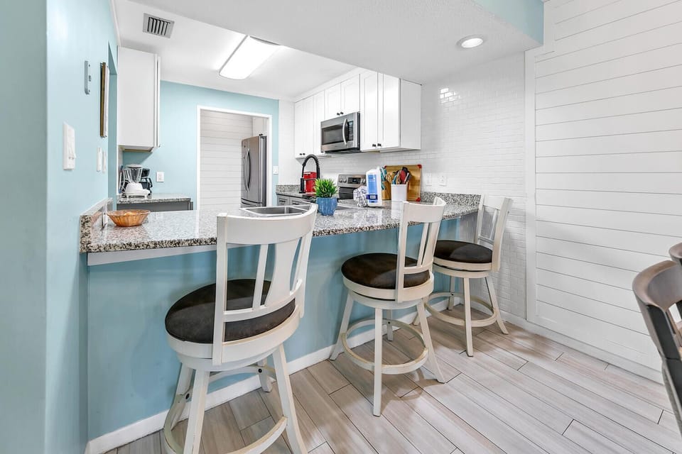 Eat-in bar seating