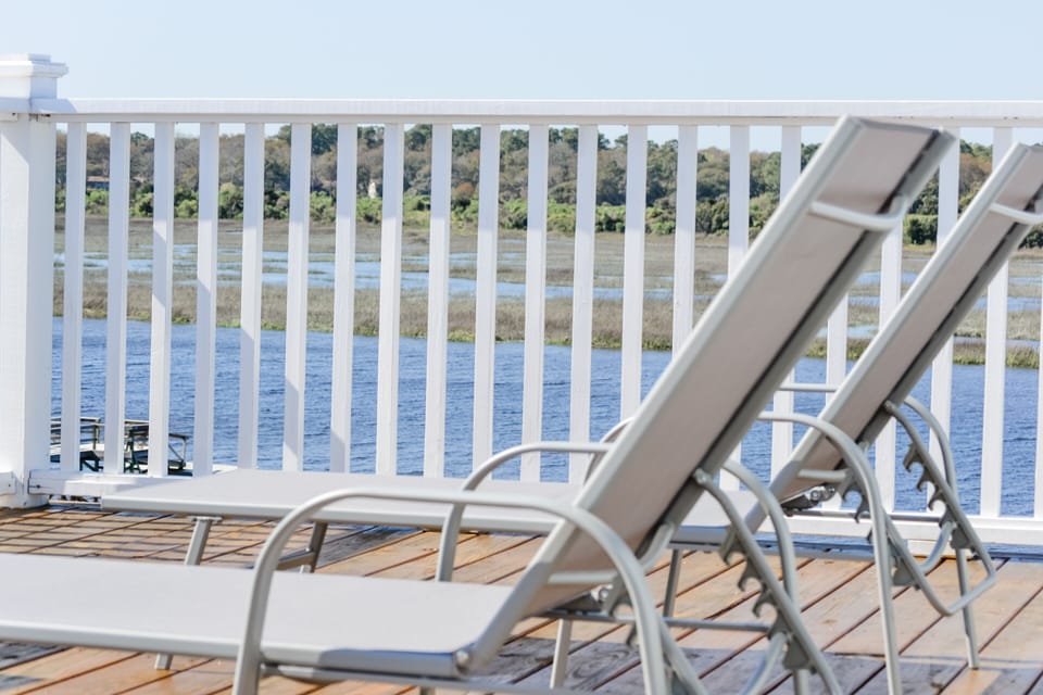 Deck 3 with ocean and sound views. Equipped with 4 lounge chairs 