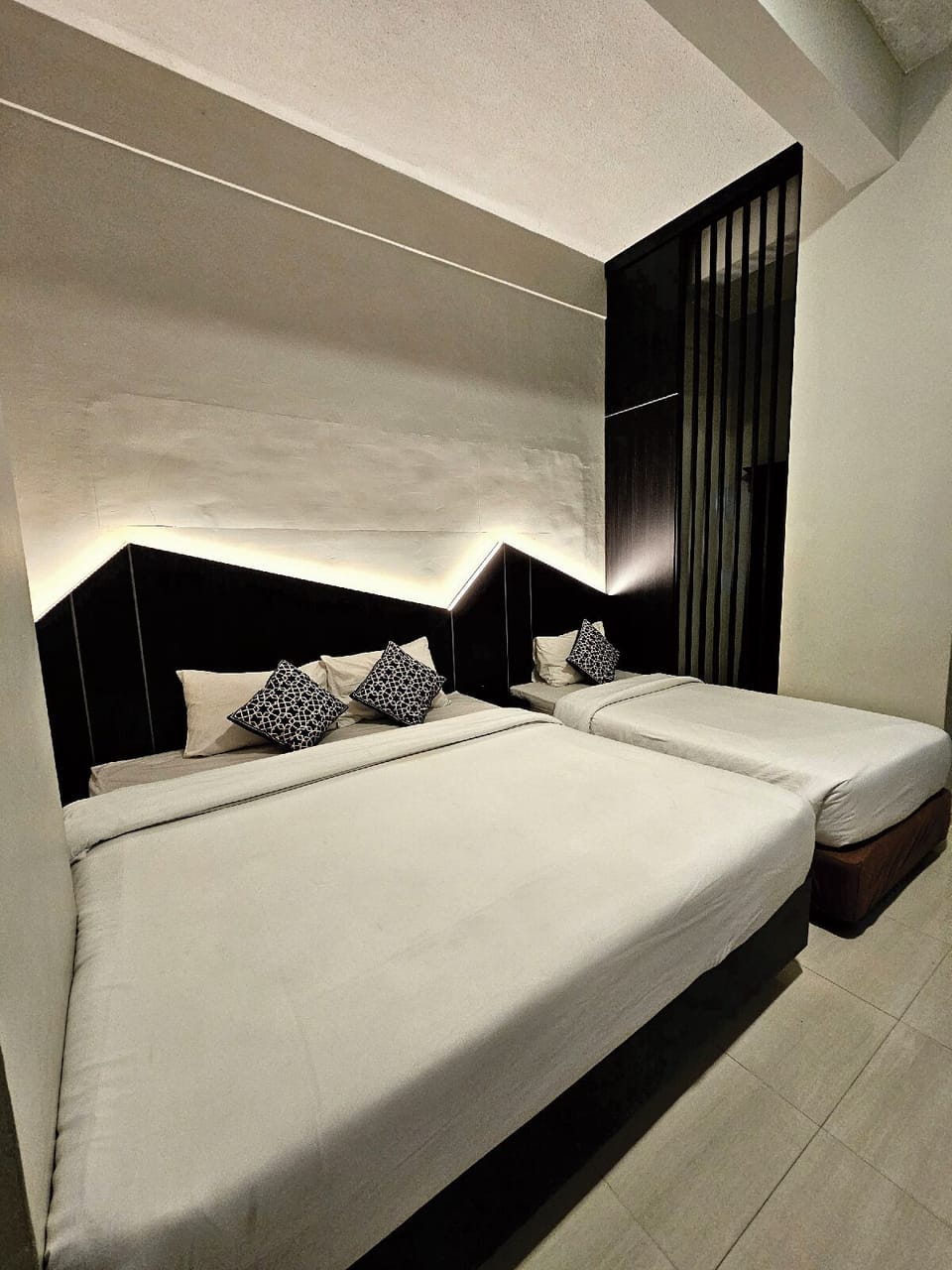 Family Room, Multiple Beds, Ground Floor | Free WiFi, bed sheets