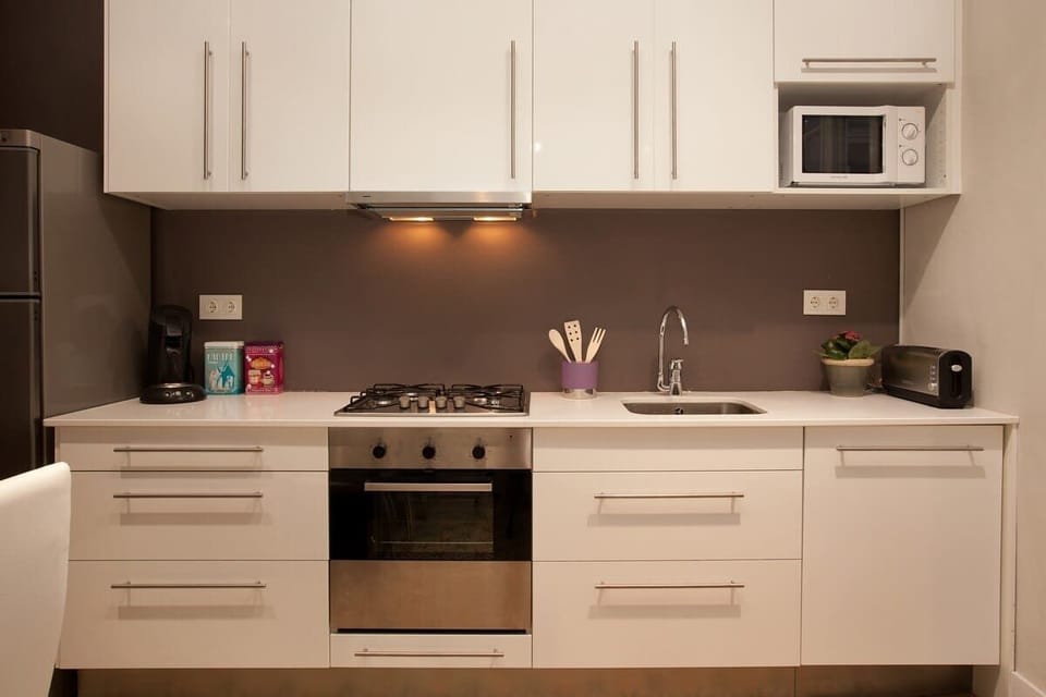 Probably the only thing you'll prepare in here will be your breakfast, but it will be a good one!
