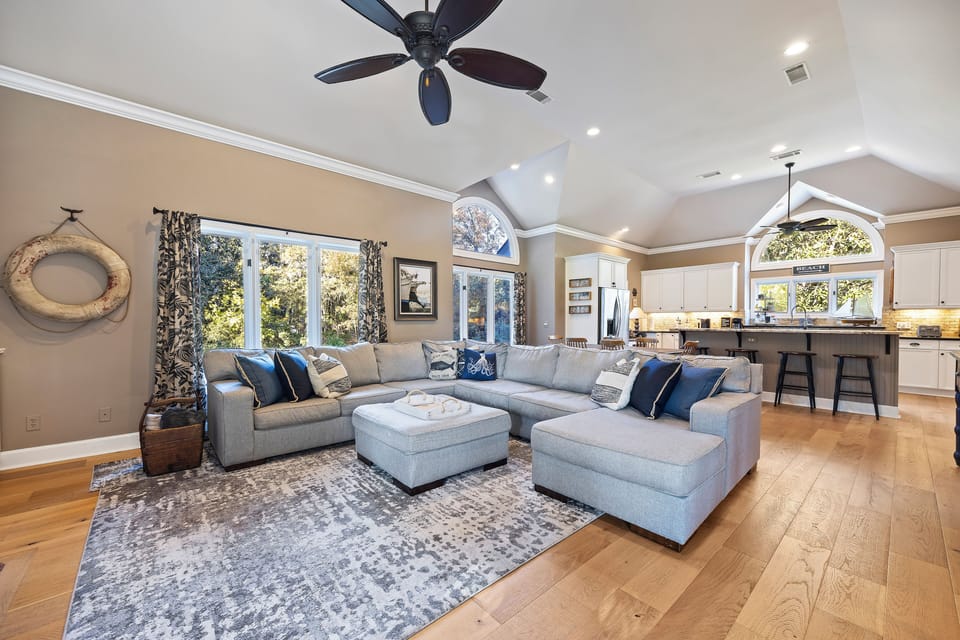 2 Tupelo | Main living area, spacious and cozy - 2 Tupelo | Main living area, spacious and cozy