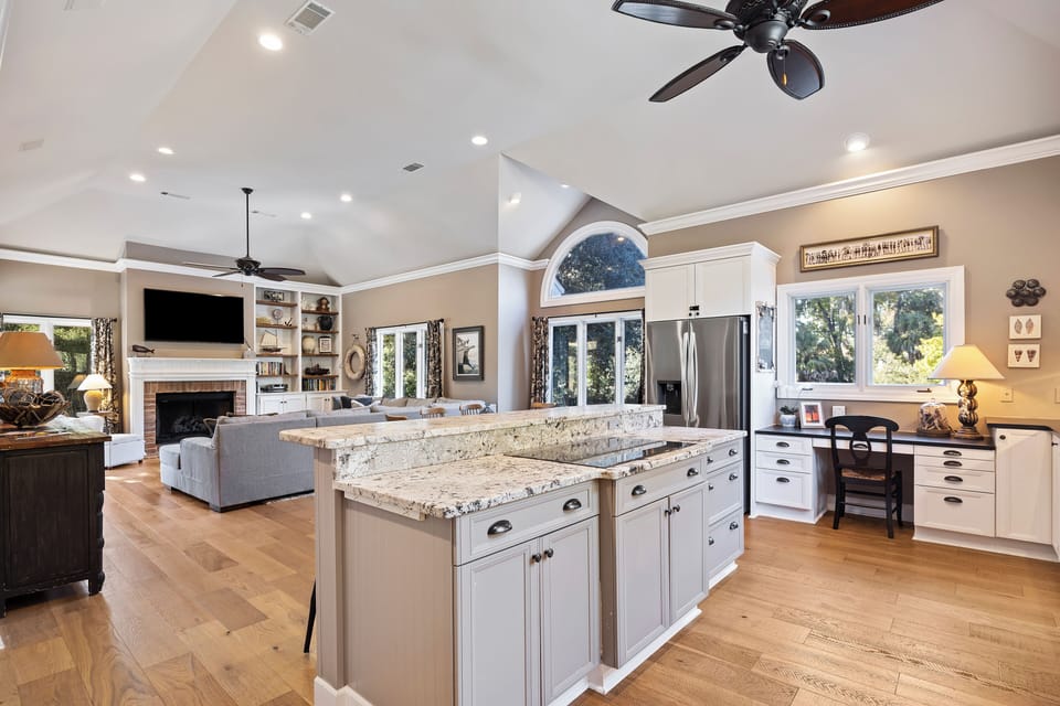 2 Tupelo | Stunning spacious kitchen - 2 Tupelo | Stunning spacious kitchen