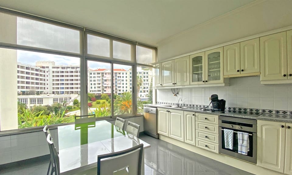 Deluxe Apartment, 3 Bedrooms, Sea View | Private kitchen | Oven, stovetop, dishwasher, toaster