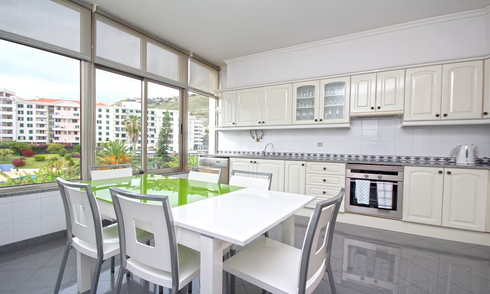 Deluxe Apartment, 3 Bedrooms, Sea View | Private kitchen | Oven, stovetop, dishwasher, toaster