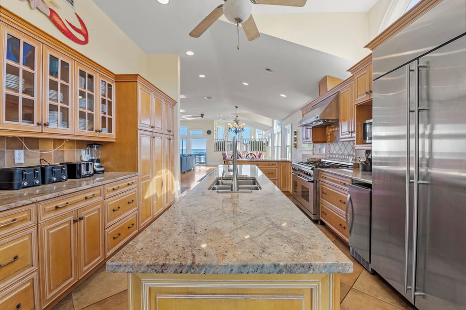 GR0501: The Sun l Top Level Kitchen