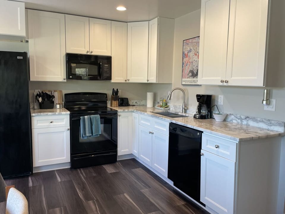 Kitchen with everything you need. 