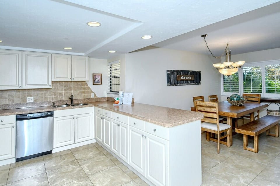 Bright and open kitchen and dining room
