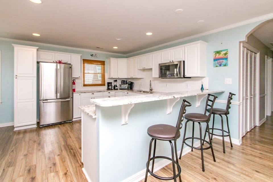 Kitchen with Eat-In Seating